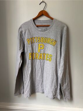 Fanatics Men's Ash Pittsburgh Pirates Victory Arch Long Sleeve T-Shirt Medium